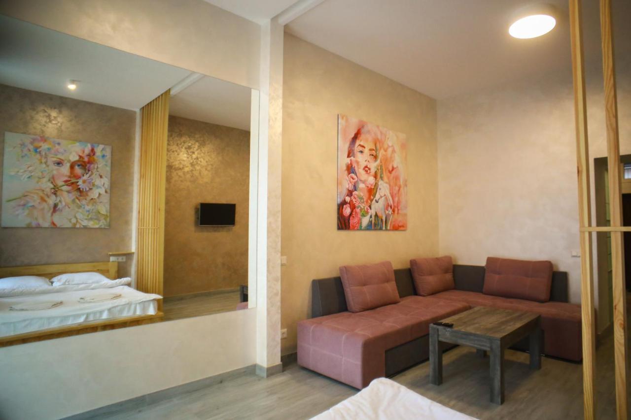 Leogrand Apartment On Drohobycha 4 Lviv Eksteriør bilde
